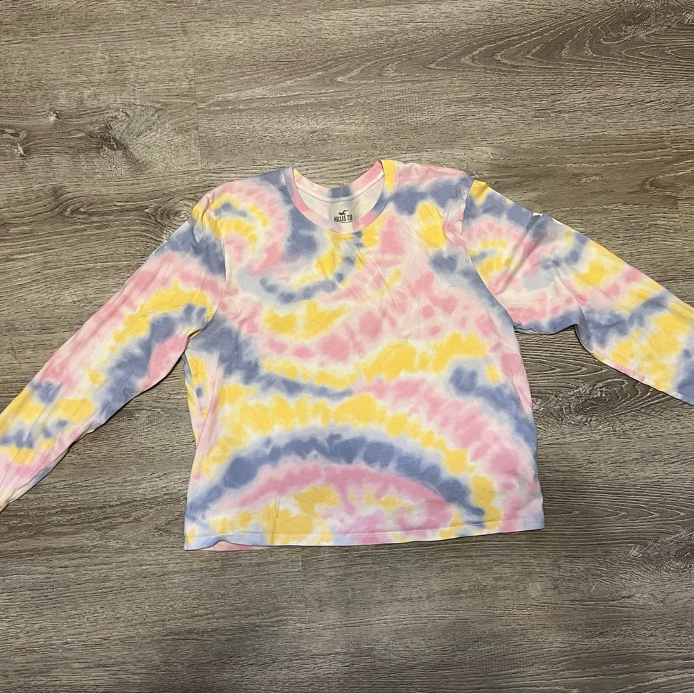 Women’s Hollister Size Medium long sleeve tie-die shirt.